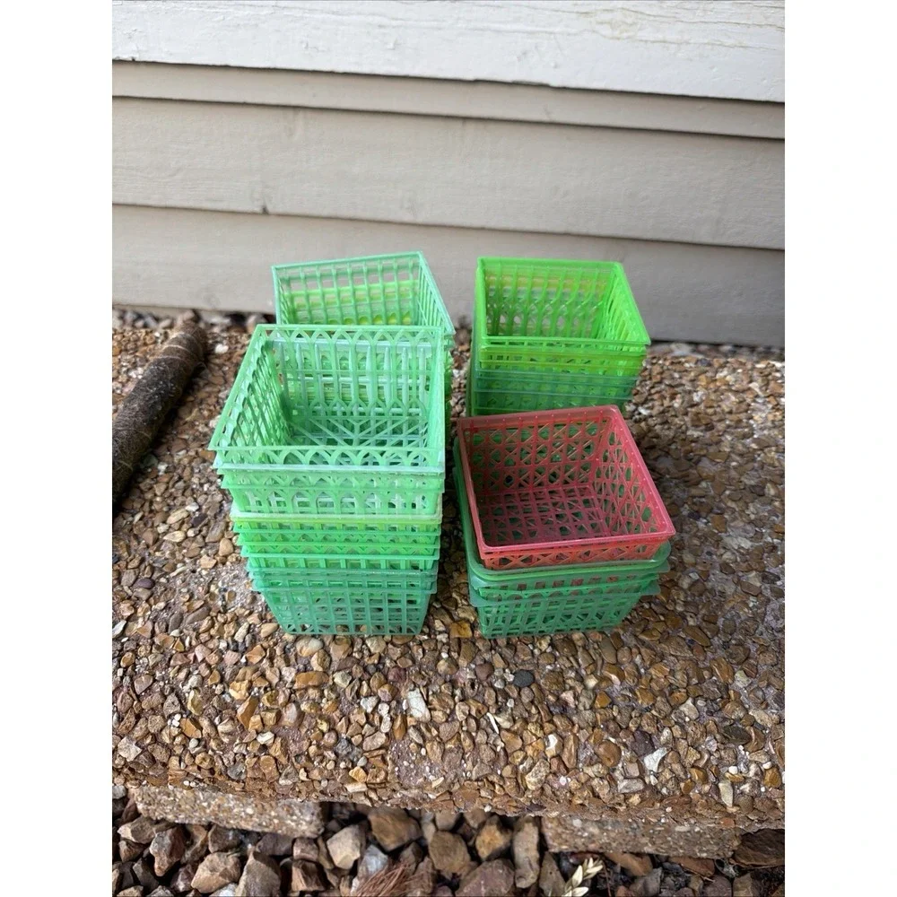 Vintage Pint Size Plastic Berry Baskets 4-Inch Berry Boxes.  43 Piece lot